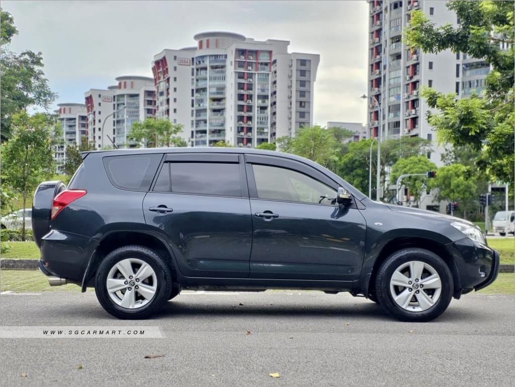 Toyota Rav4 2.4A 5DR (COE till 06/2028) photo 3