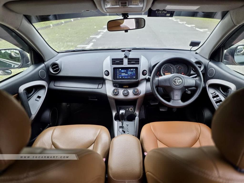 Toyota Rav4 2.4A 5DR (COE till 06/2028) photo 7