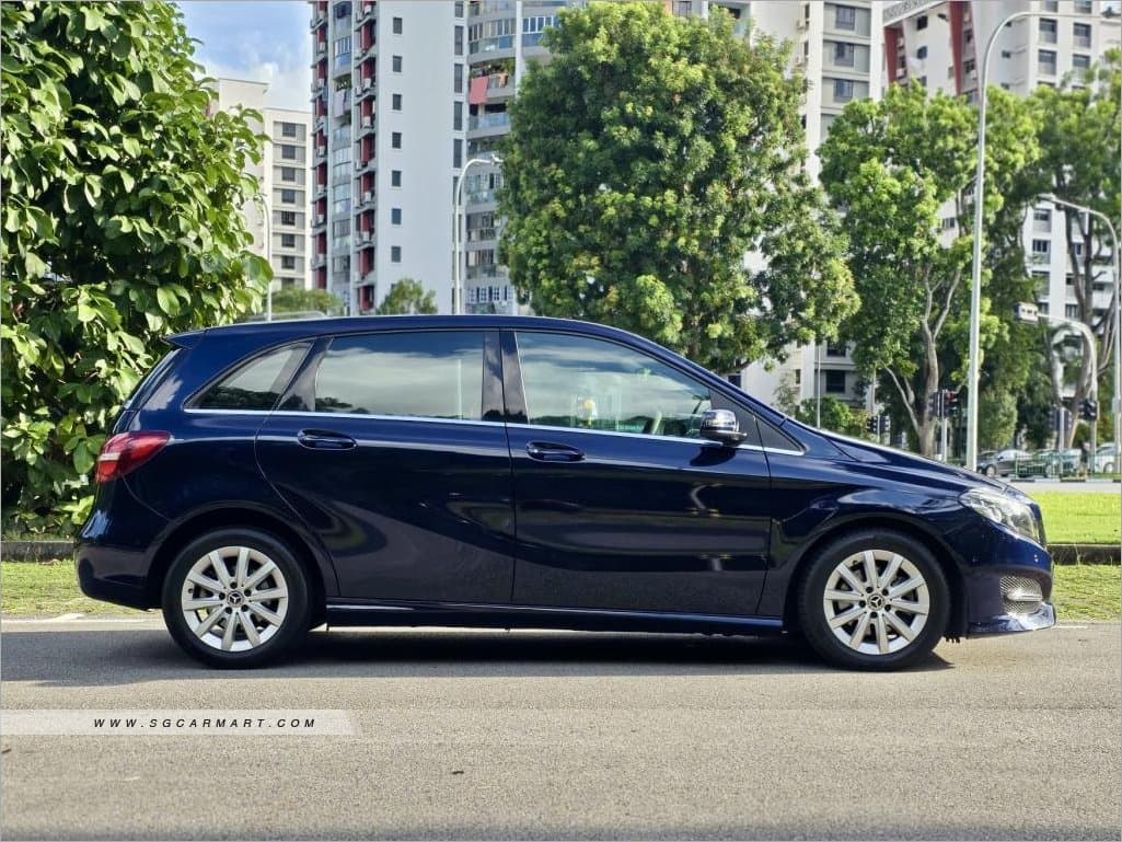 Mercedes-Benz B-Class B180 Style photo 2