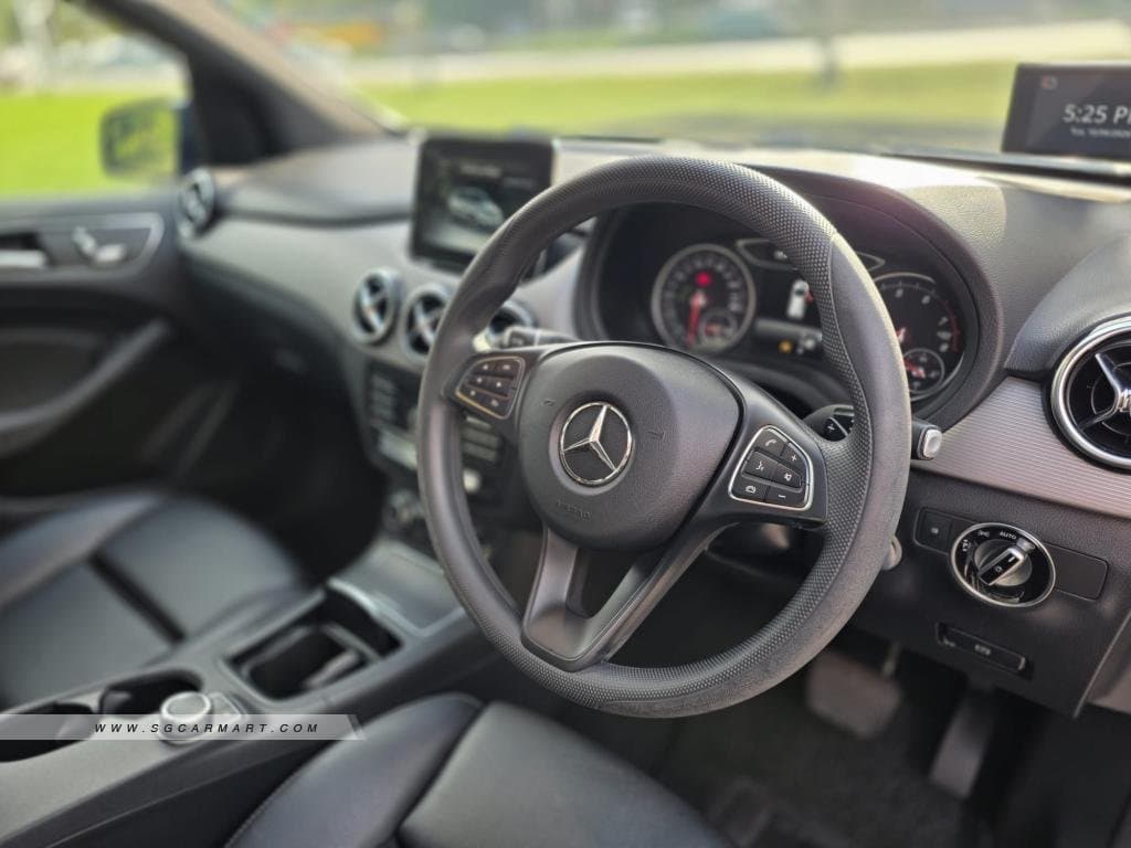 Mercedes-Benz B-Class B180 Style photo 7