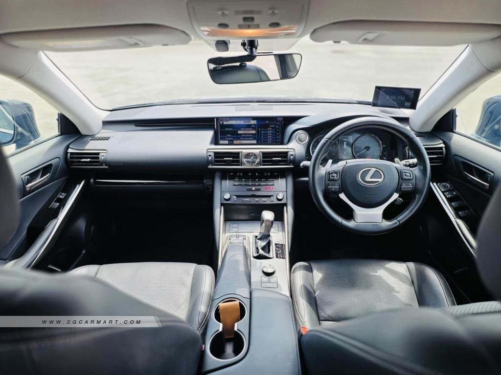 Lexus IS Turbo IS300 Executive photo 6
