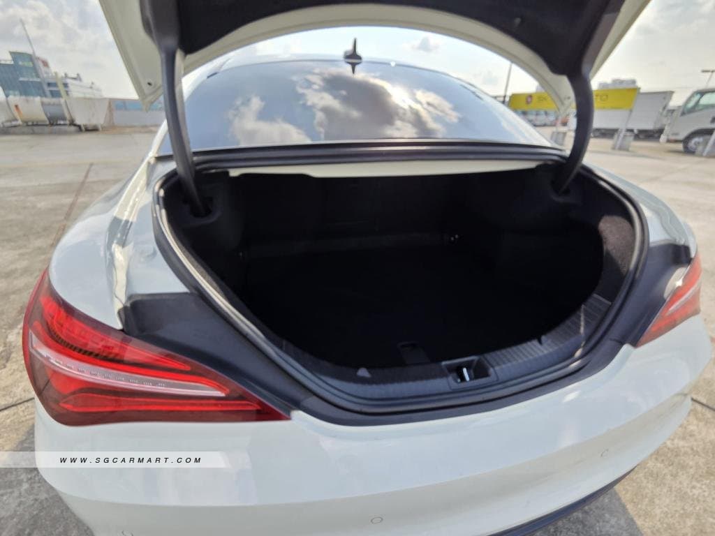 Mercedes-Benz CLA-Class CLA180 AMG Line photo 5