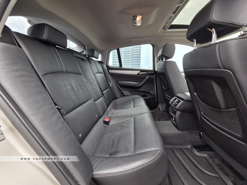 BMW X4 xDrive20i Sunroof photo 9