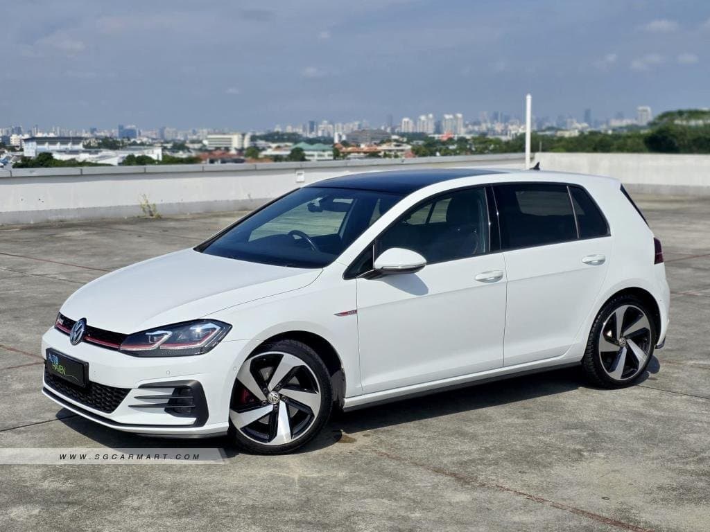 Volkswagen Golf GTI 5DR Sunroof photo 2