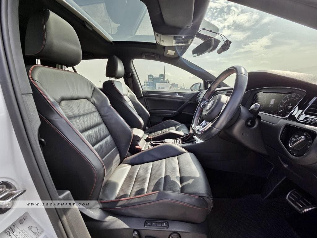 Volkswagen Golf GTI 5DR Sunroof photo 5
