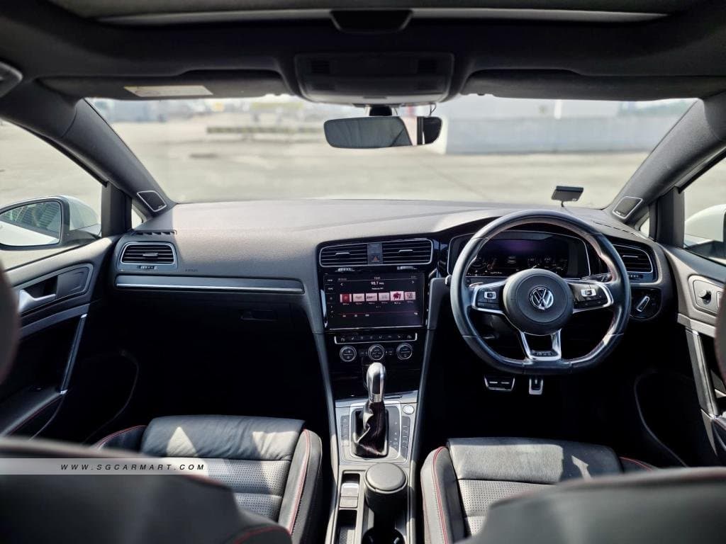 Volkswagen Golf GTI 5DR Sunroof photo 6