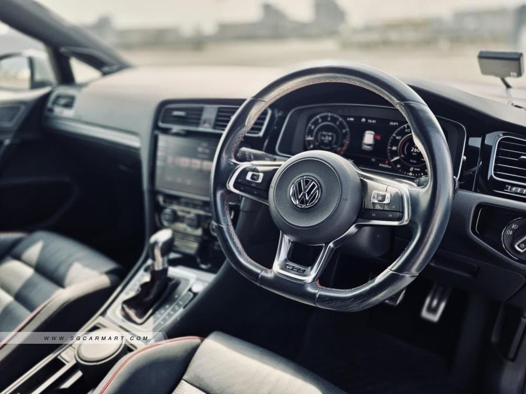 Volkswagen Golf GTI 5DR Sunroof photo 7