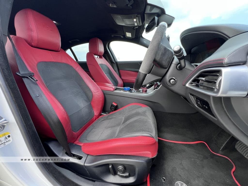 Jaguar XE S 3.0A V6 photo 8