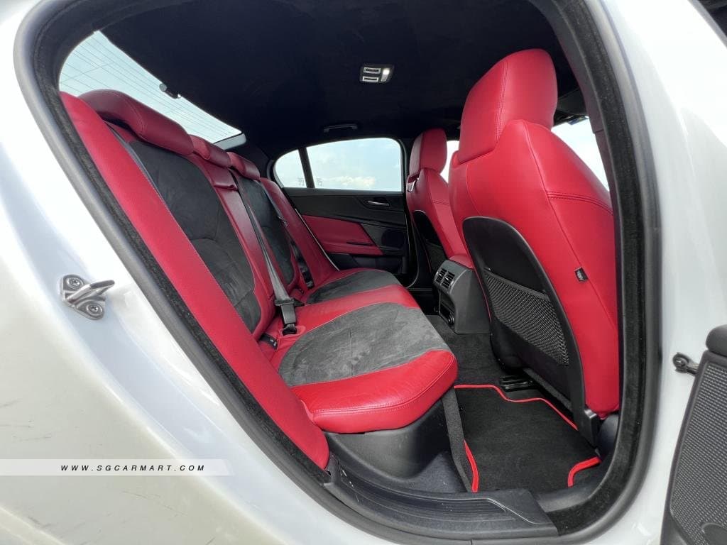Jaguar XE S 3.0A V6 photo 9