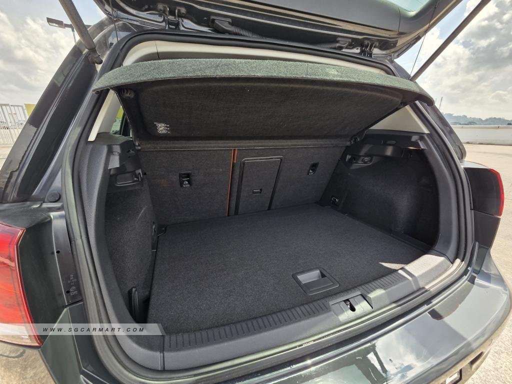 Volkswagen Golf 1.4A TSI Highline Sunroof (COE till 07/2030) photo 5