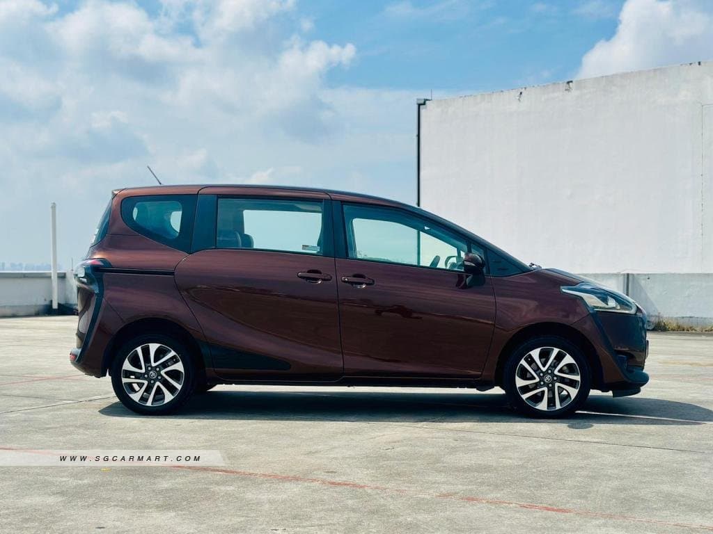 Toyota Sienta 1.5A Elegance photo 3