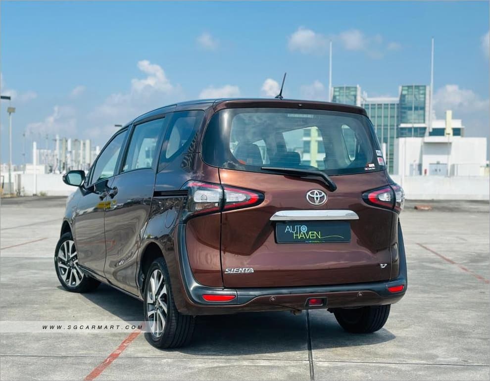 Toyota Sienta 1.5A Elegance photo 4