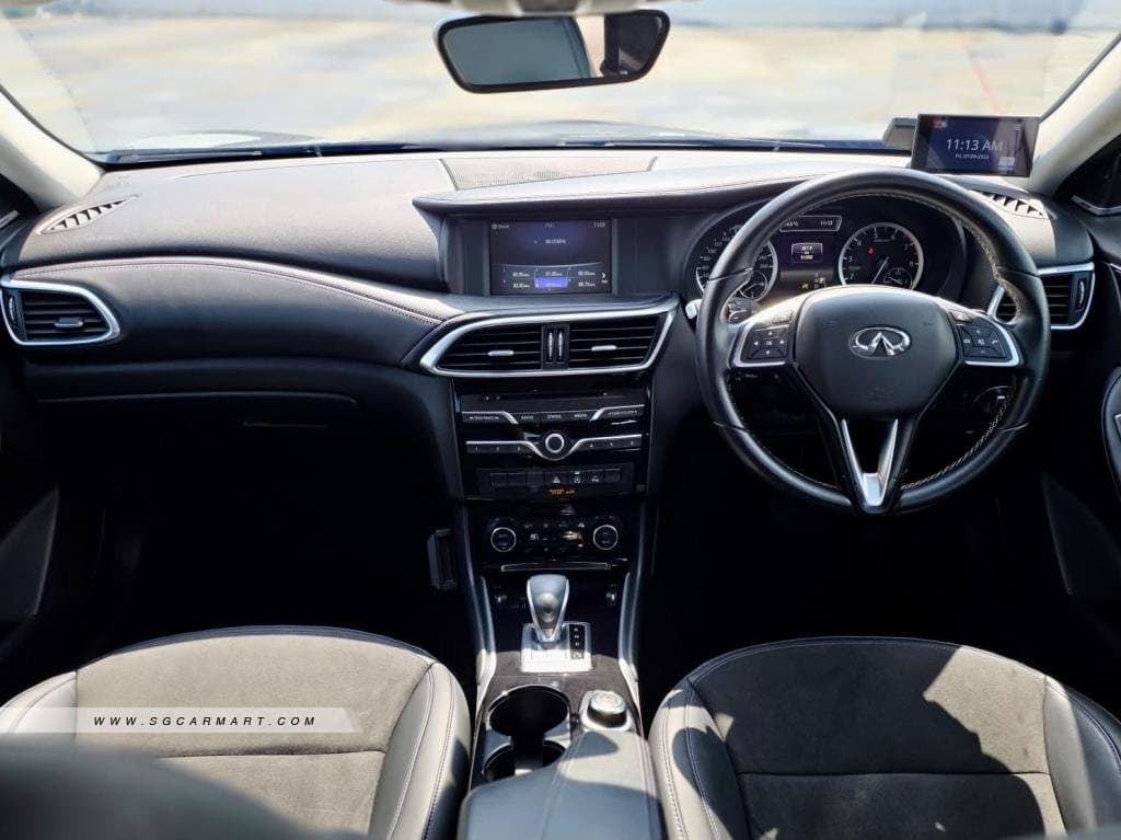Infiniti Q30 1.6A T Premium photo 6