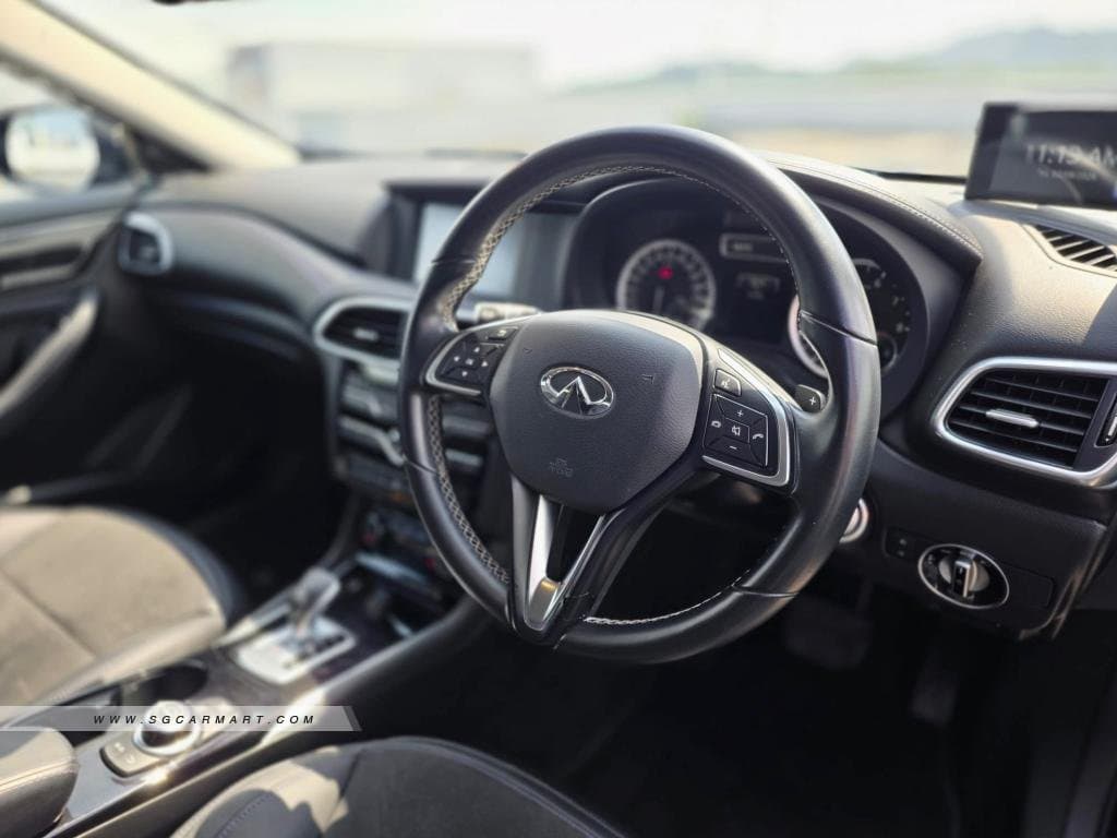 Infiniti Q30 1.6A T Premium photo 7
