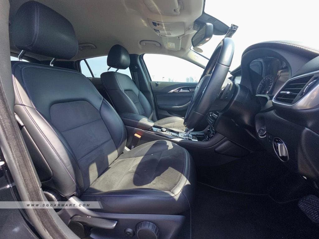 Infiniti Q30 1.6A T Premium photo 8