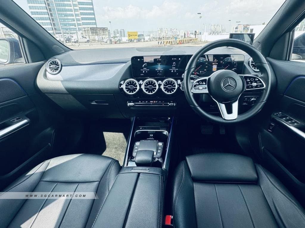 Mercedes-Benz GLA-Class GLA180 Progressive photo 6