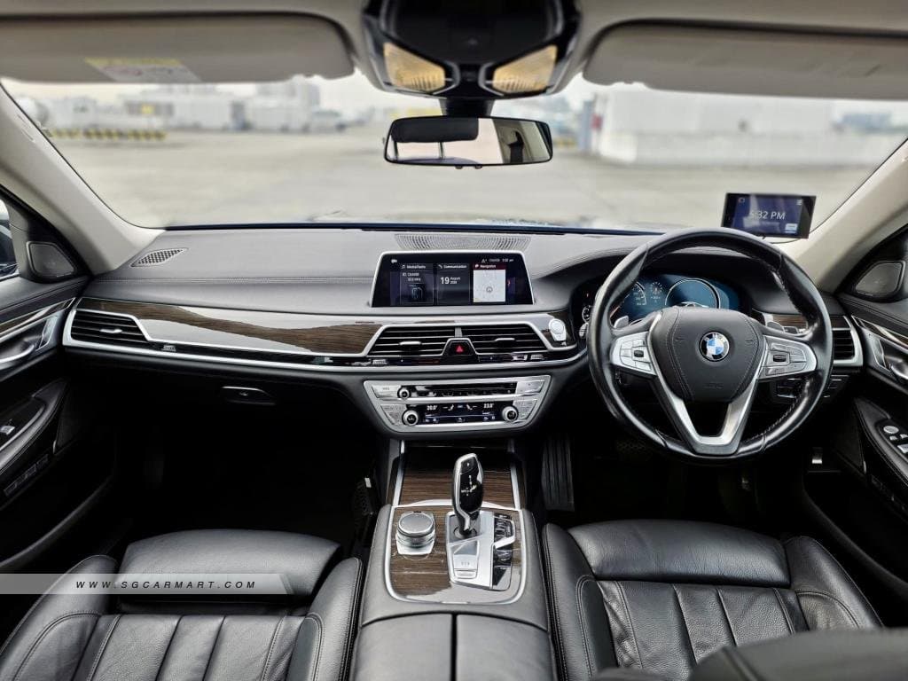 BMW 7 Series 730Li Sunroof photo 6