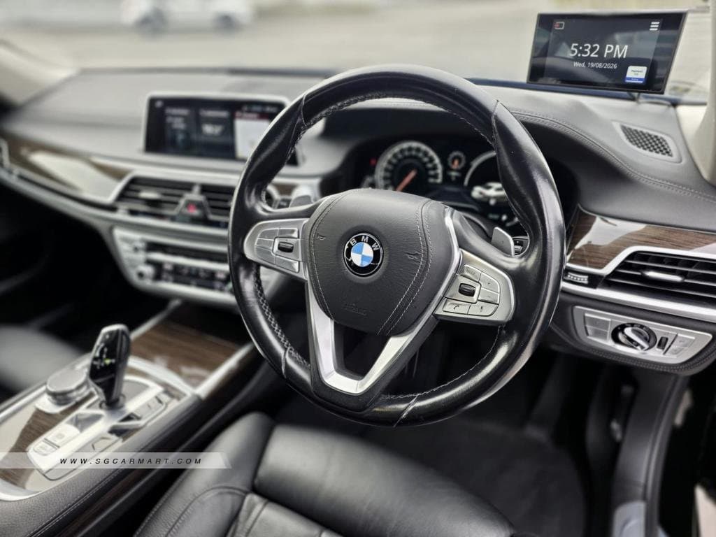 BMW 7 Series 730Li Sunroof photo 7