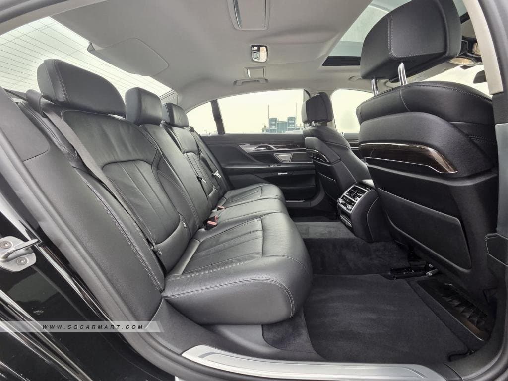 BMW 7 Series 730Li Sunroof photo 9