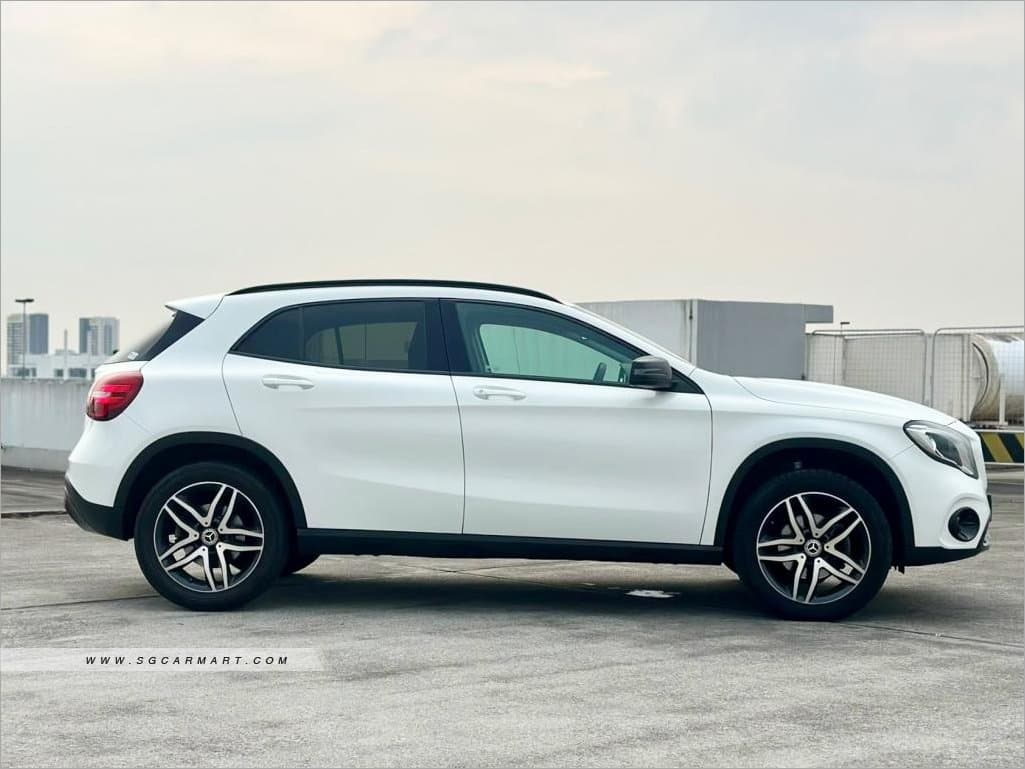 Mercedes-Benz GLA-Class GLA180 Urban Edition photo 3