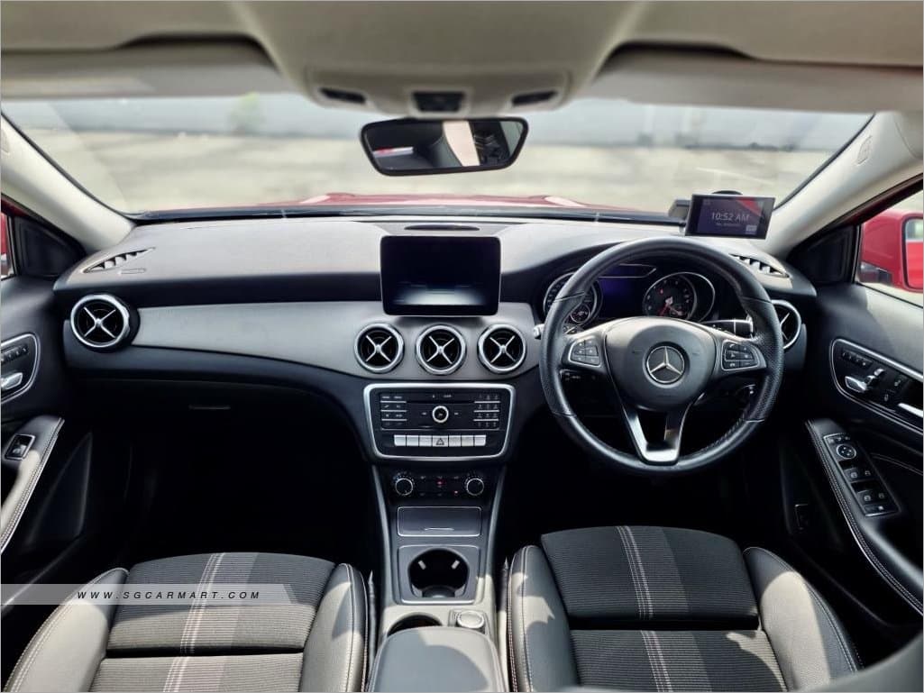 Mercedes-Benz GLA-Class GLA180 Urban Edition photo 6