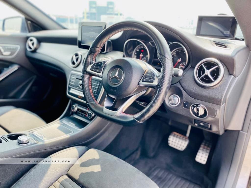 Mercedes-Benz CLA-Class CLA180 AMG Line photo 7