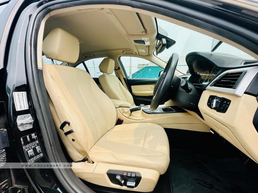BMW 3 Series 318i photo 8